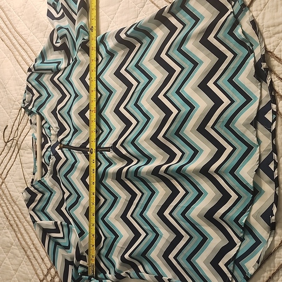 Roz & Ali Blue, Green, Grey and White Graphic Tunic, 23 PtoP - Picture 9 of 13